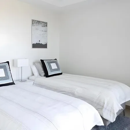 Bright Luxury Design Penthouse Εστεπόνα