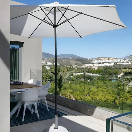 Bright Luxury Design Penthouse Εστεπόνα